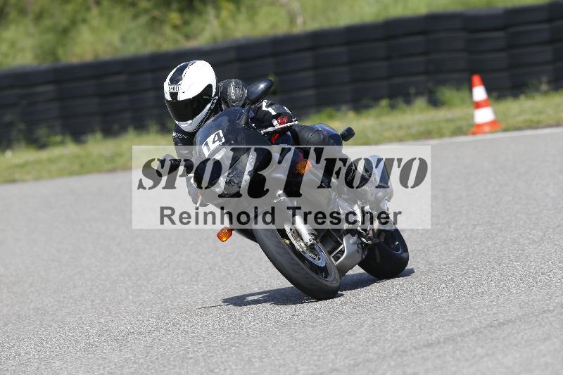 Archiv-2025/09 22.04.2025 Cornu Master School ADR/gruen-vert/14